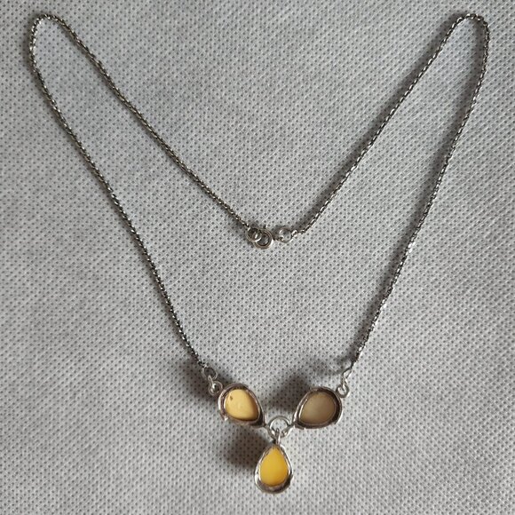 925 SILVER NECKLACE WITH EGG YOLK/WHITE BALTIC AMBER STONES. - Picture 5 of 8